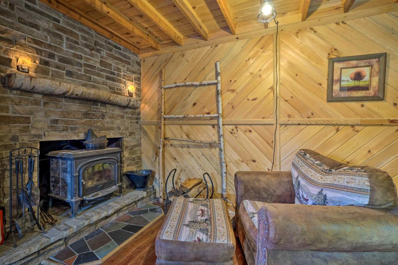 Вилла Secluded Johnsburg Retreat With Hot Tub And Fire Pit Экстерьер фото