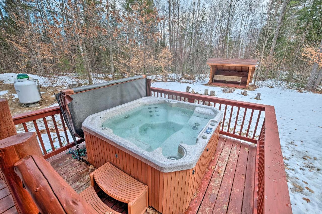Вилла Secluded Johnsburg Retreat With Hot Tub And Fire Pit Экстерьер фото