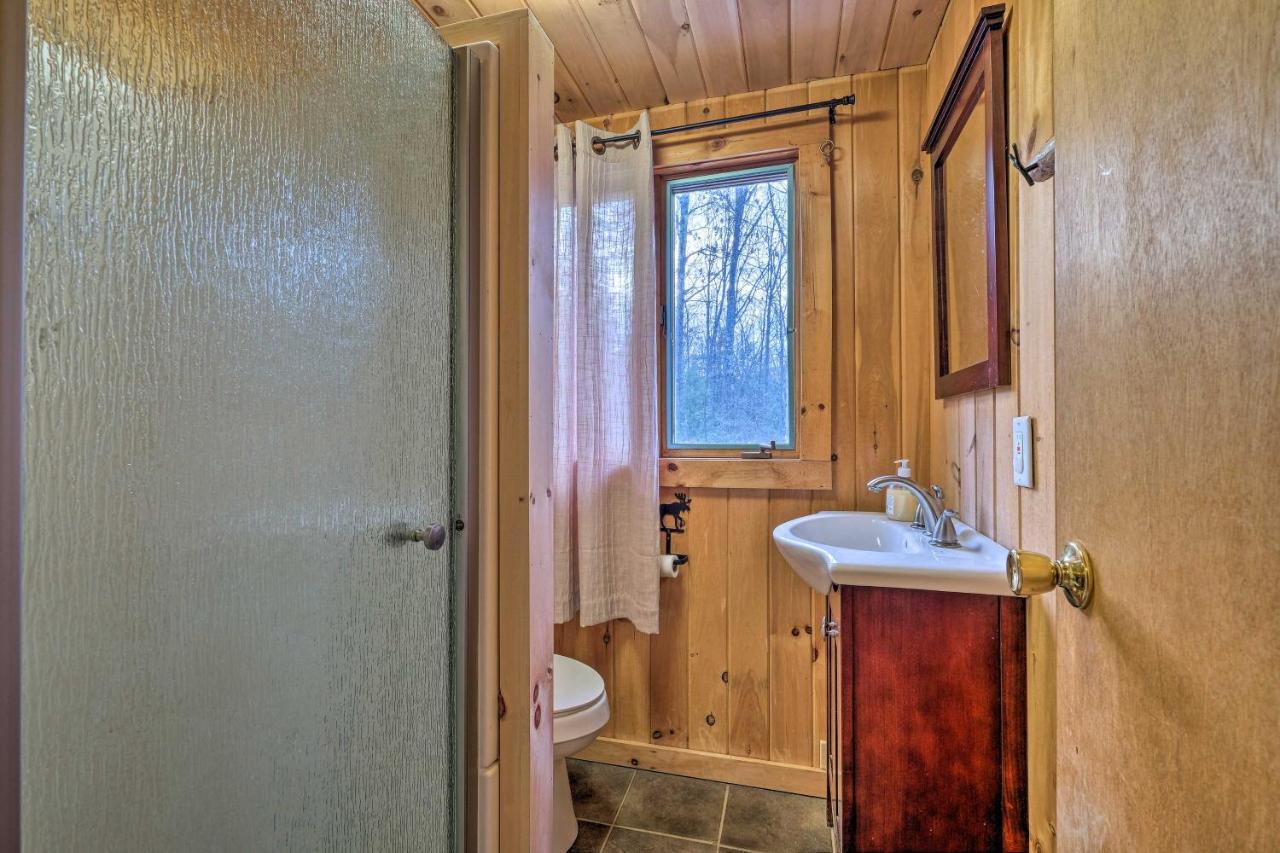 Вилла Secluded Johnsburg Retreat With Hot Tub And Fire Pit Экстерьер фото