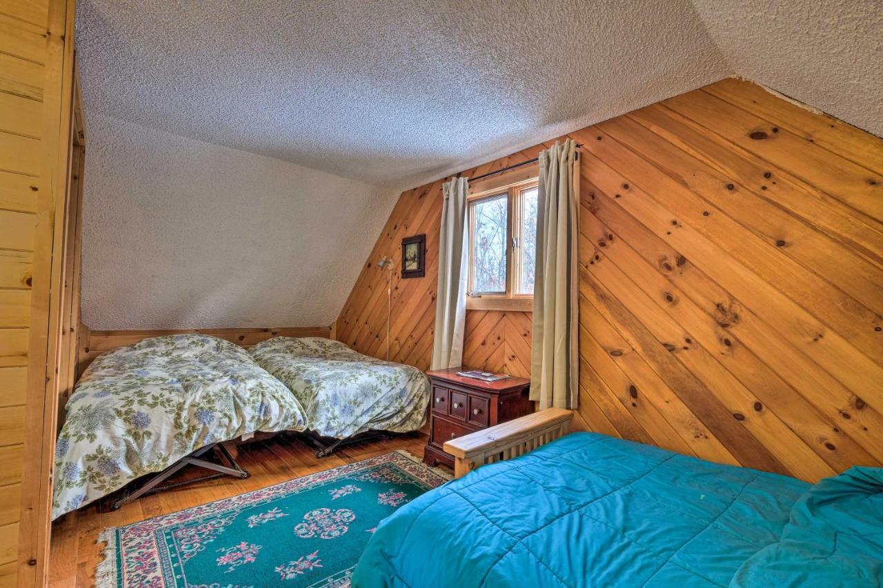Вилла Secluded Johnsburg Retreat With Hot Tub And Fire Pit Экстерьер фото