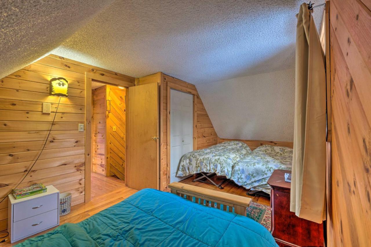 Вилла Secluded Johnsburg Retreat With Hot Tub And Fire Pit Экстерьер фото