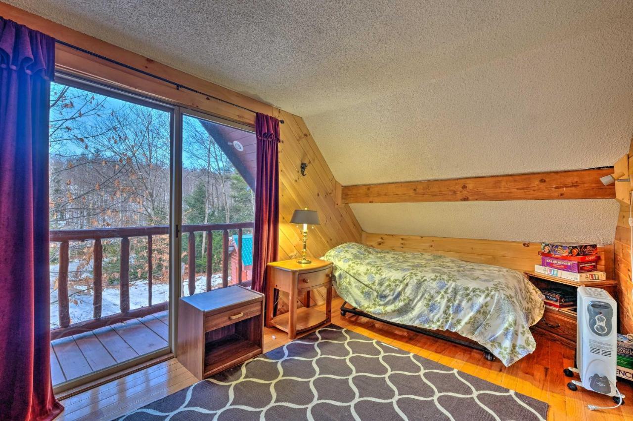 Вилла Secluded Johnsburg Retreat With Hot Tub And Fire Pit Экстерьер фото